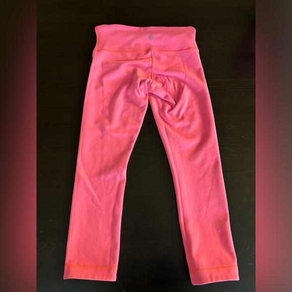 Lululemon Reversible Wunder Under pink / burgundy crop size 4 - Picture 9 of 16